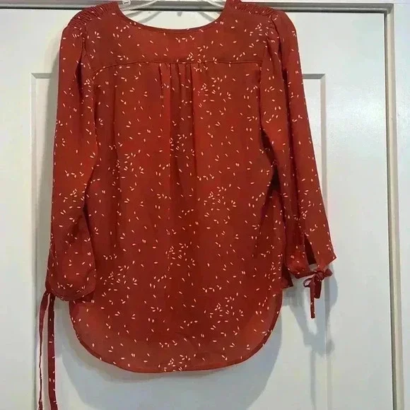 Fun2fun rust colored shirt with a cream colored design size small. - Picture 10 of 11